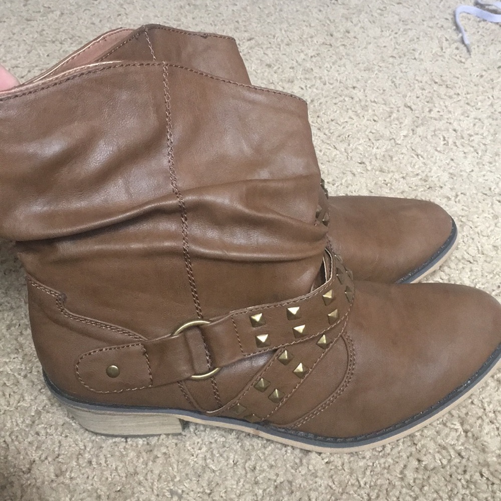 Women's Brown Short Cowboy-Style Boots (size 10)